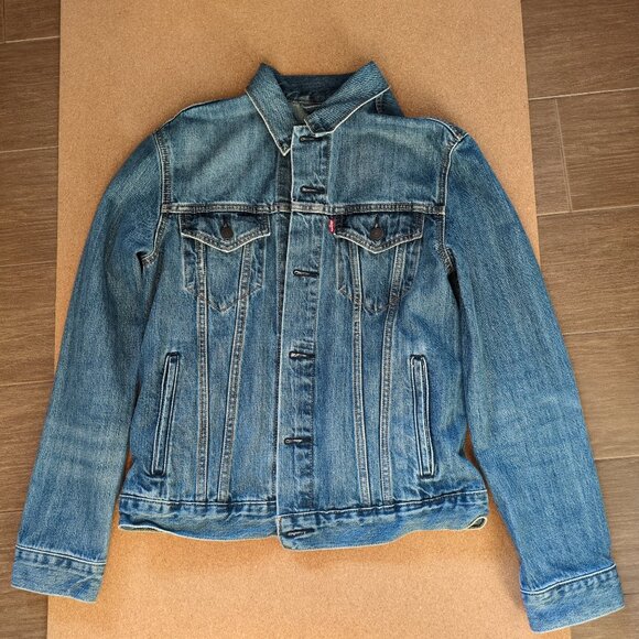 Levi's premium denim jacket - Picture 1 of 5